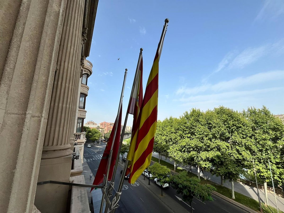 Lleida decreta dos días de luto por la muerte del escritor Josep Vallverdú