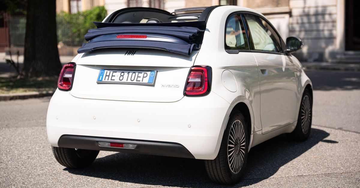 Fiat lanza el 500 Hybrid Dolcevita con carrocería Cabrio