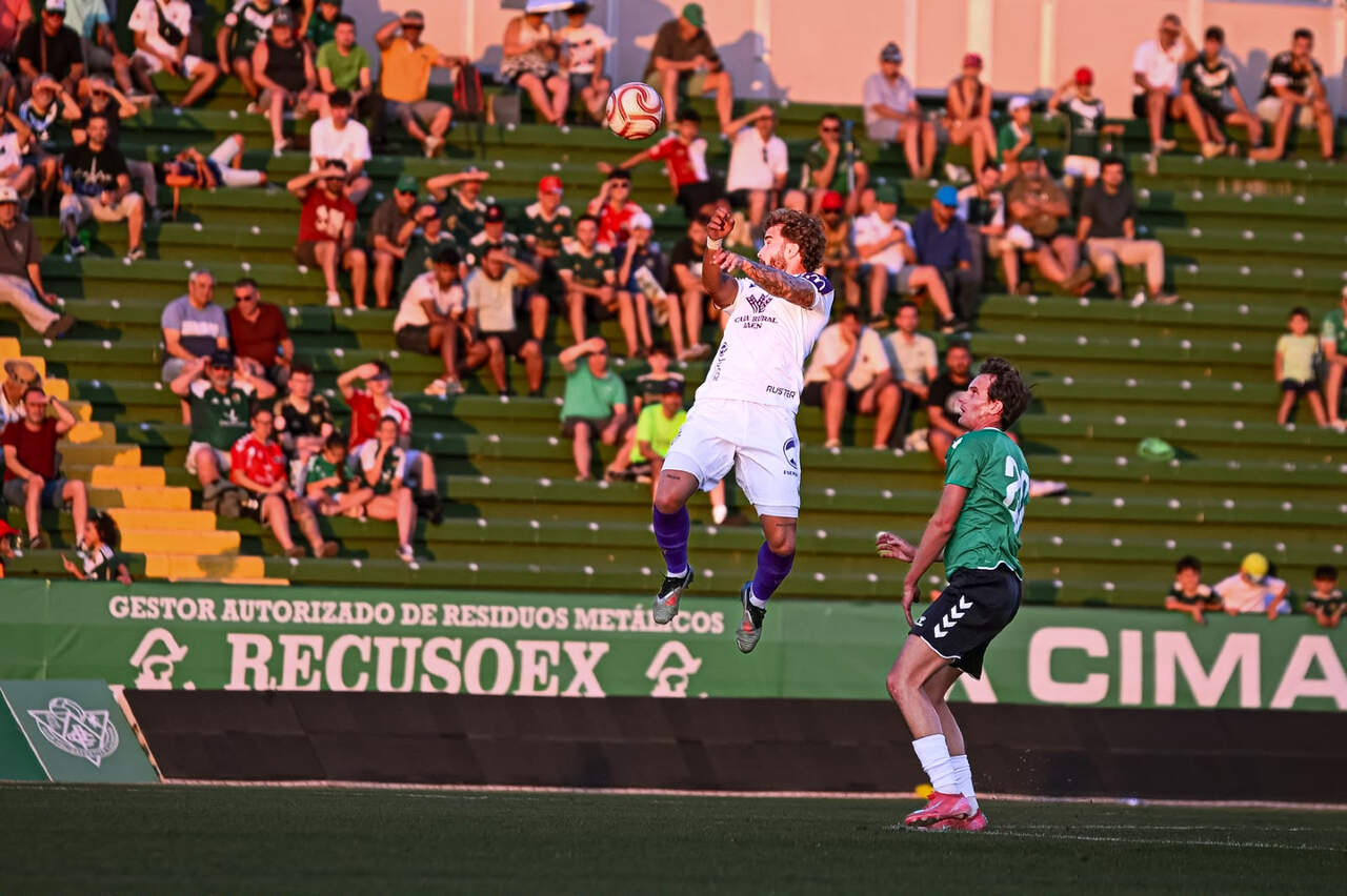 El Real Jaén empata en su primer partido de pretemporada en Cáceres