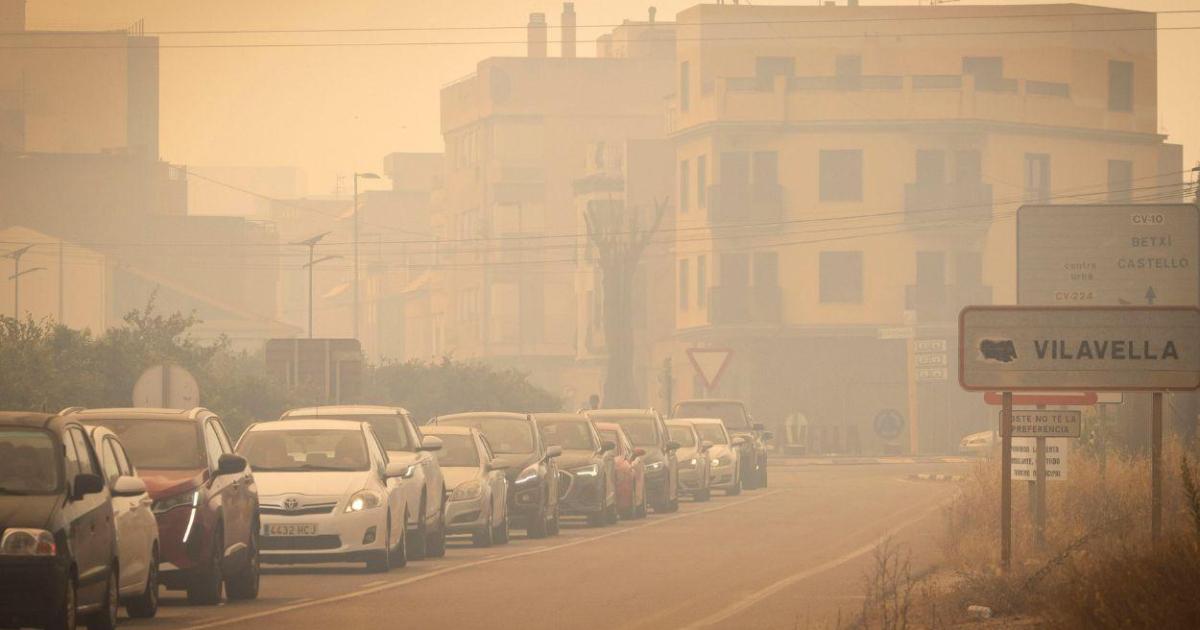 Incendio en Vall d’Uixó provoca evacuación de 15,000 personas y afecta Serra d’Espadà