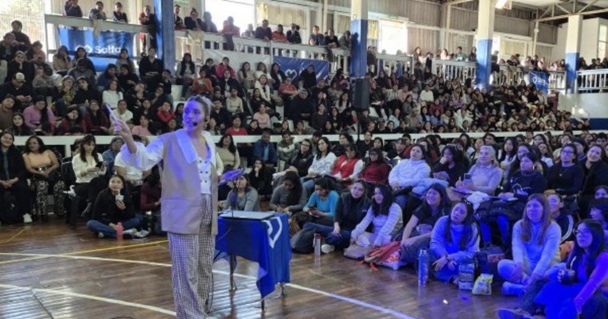 Más de 2,000 docentes se capacitan en inteligencia artificial