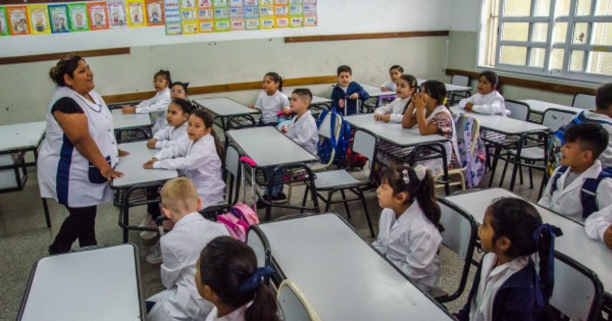 Alumnos regresan a clases y comienza segunda mitad del año