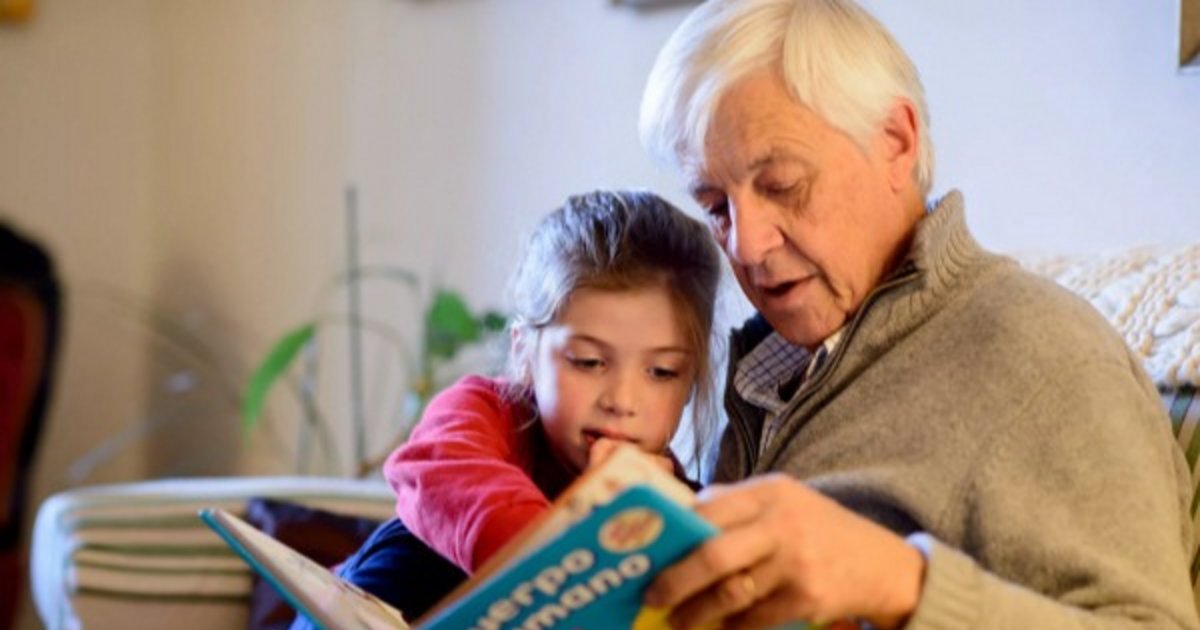 Abuelos entre disfrute de nietos y sobrecarga invisible