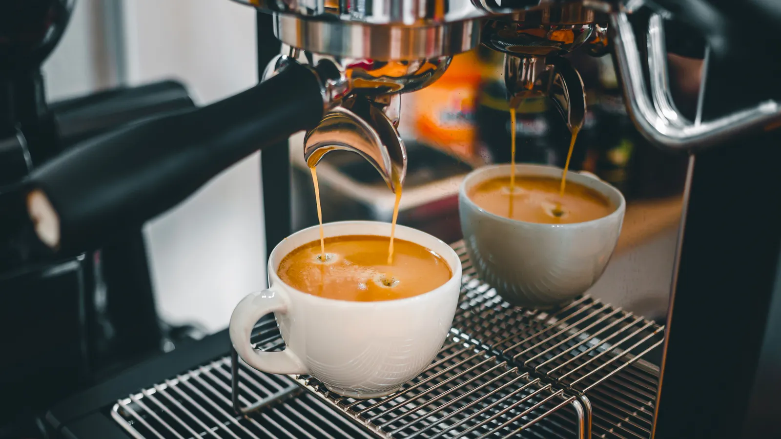 Cafetera automática DeLonghi vuelve a PcComponentes con alta recomendación y precio mínimo
