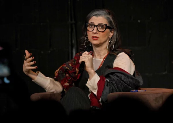 Francesca Albanese critica negación y negocios tras genocidio