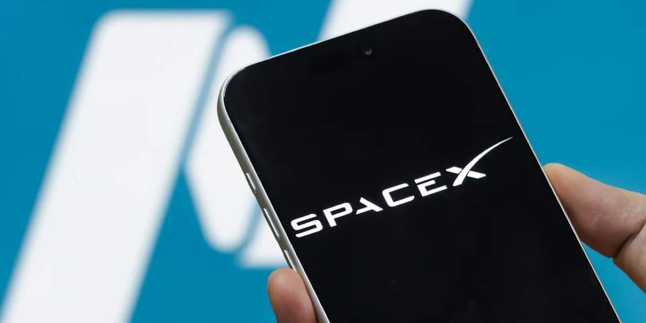 Posible smartphone con IA de Elon Musk mostrado por SpaceX