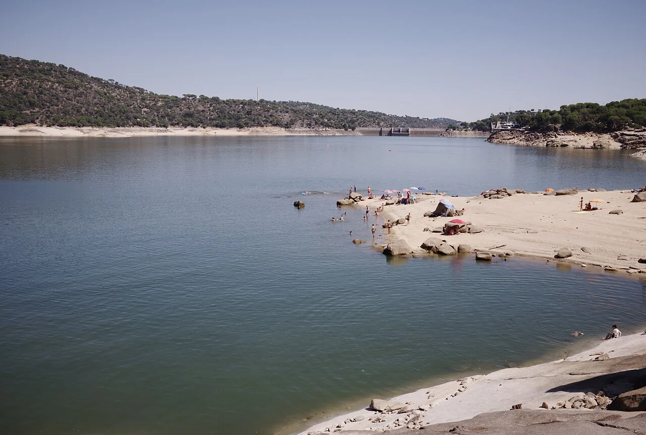 Playa de Madrid con 14 km de orilla y agua cristalina
