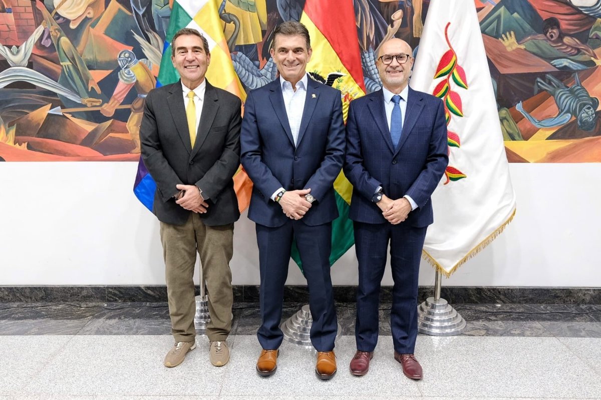 Paz nombra a Aramayo ministro de Presidencia y reduce gobierno a doce carteras