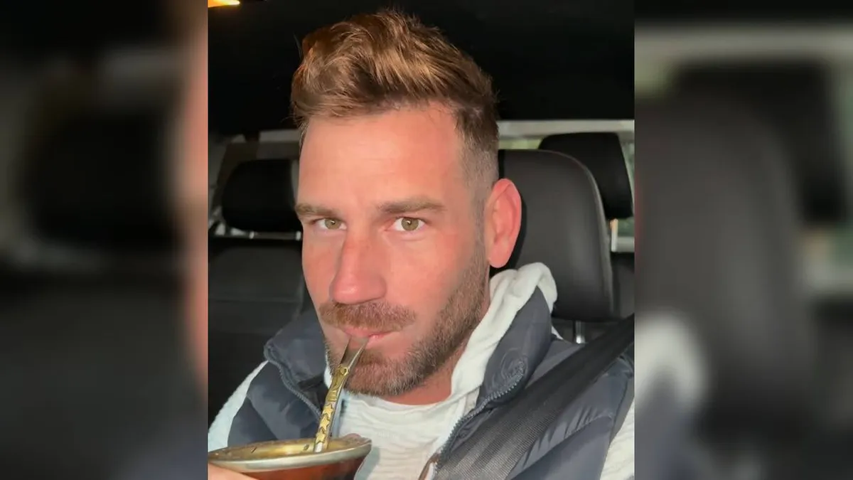 Senador de Santa Fe se graba manejando mientras usa celular y toma mate