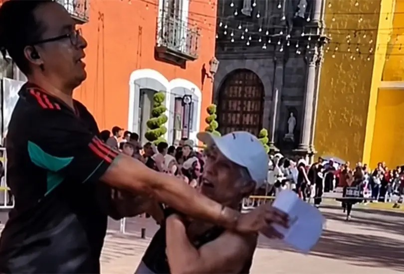 Identifican a sujeto que derribó a adulto mayor en carrera de Huamantla