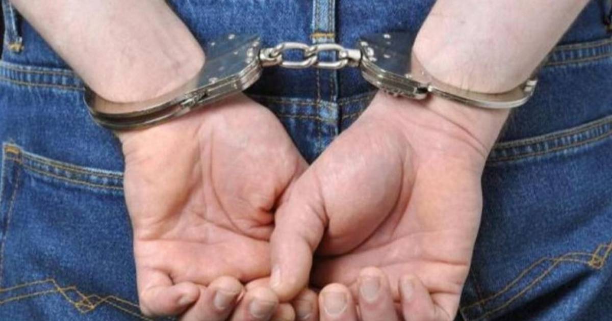 Abuso de adolescente durante asalto violento