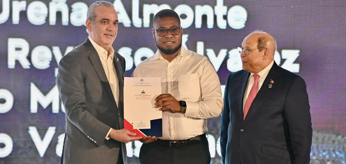 Mescyt otorga 1,500 becas e inicia programa «Excelencia sin Barreras»