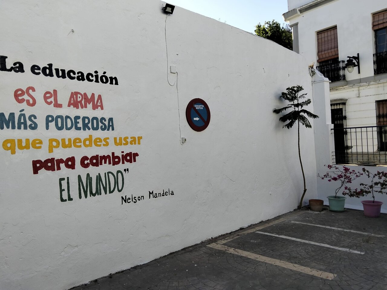 Ayuntamiento ejecuta plan anual de mantenimiento en centros educativos públicos