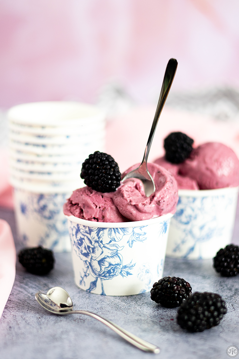Helado de mora y yogur, opción destacada del verano
