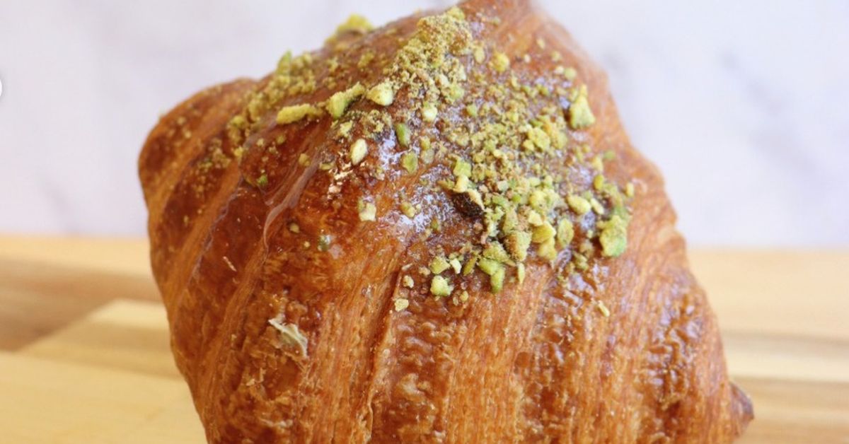 Características de los cruasanes de pistacho en panadería del Aljarafe