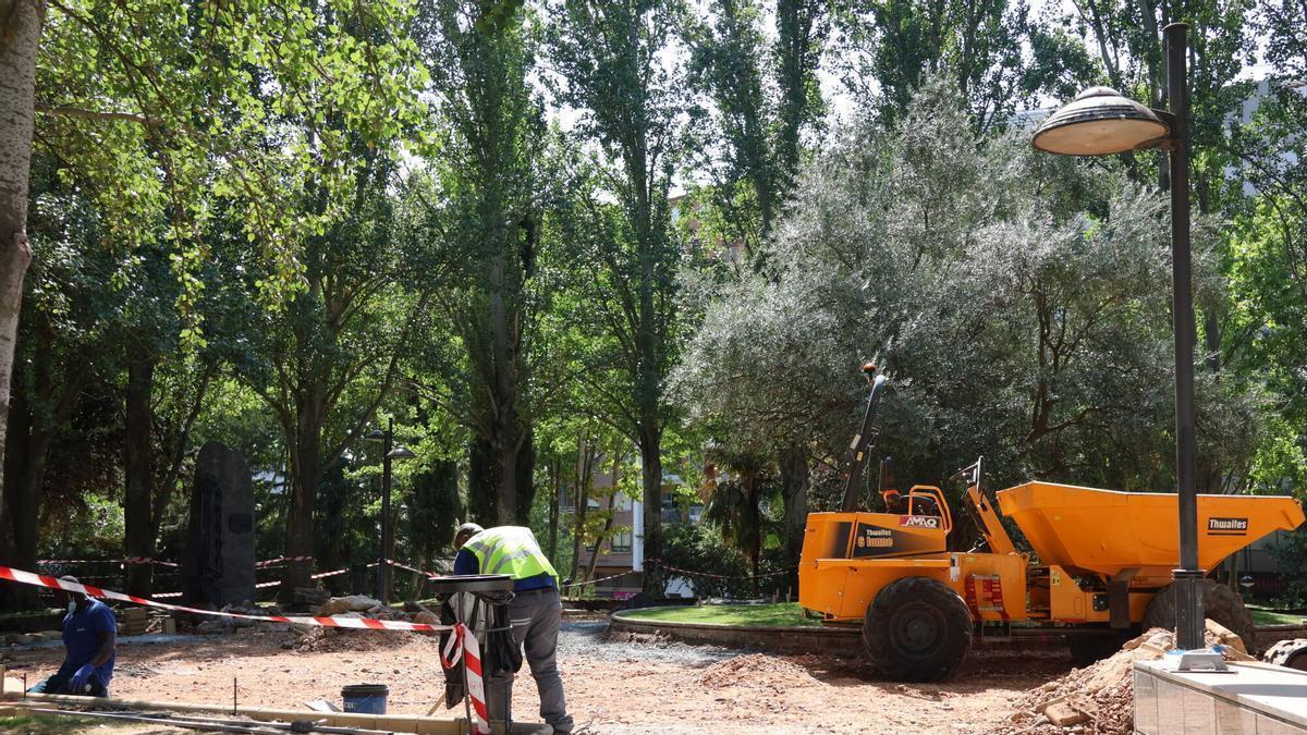 Inician obras de renovación del pavimento en plaza de La Marina