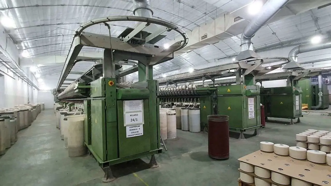 Jazmín Chebar, Gepetto y Azzaro cierran planta y pierden empleos textiles