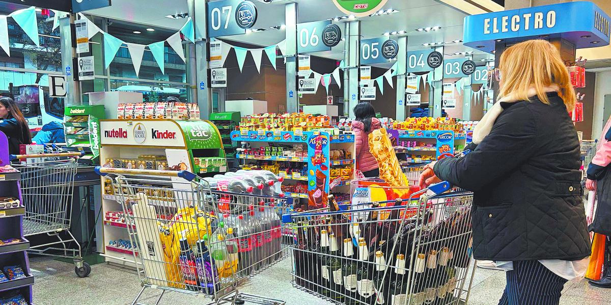 Desinflación mensual se detiene en Argentina