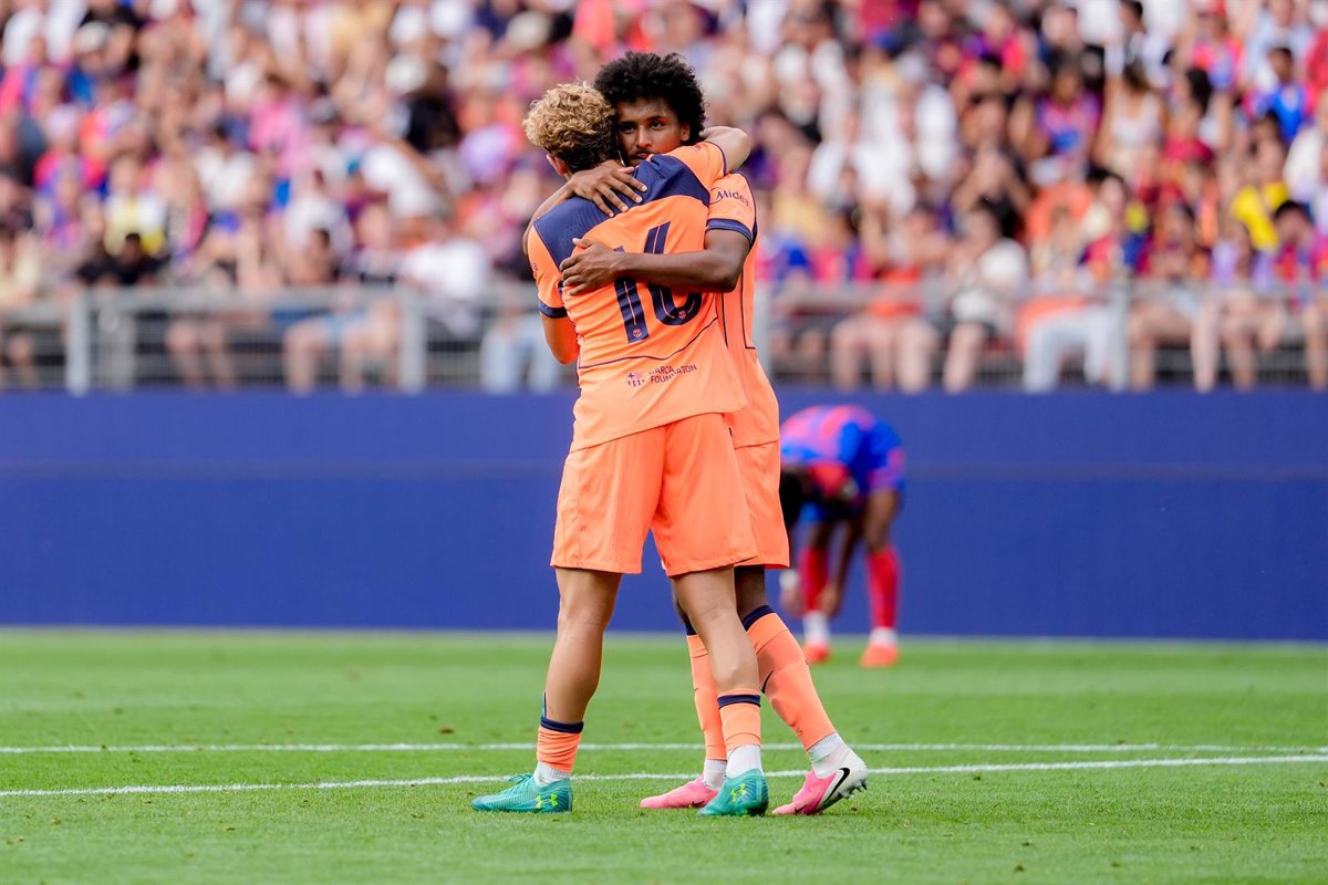 Adeyemi y Bisiwu destacan en el partido del Barça contra Basilea