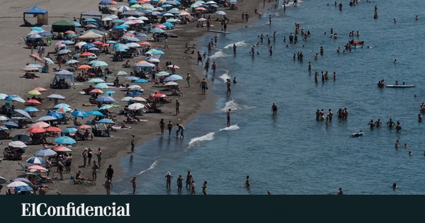 Mujer muere en playa del Rincón de la Victoria, Málaga