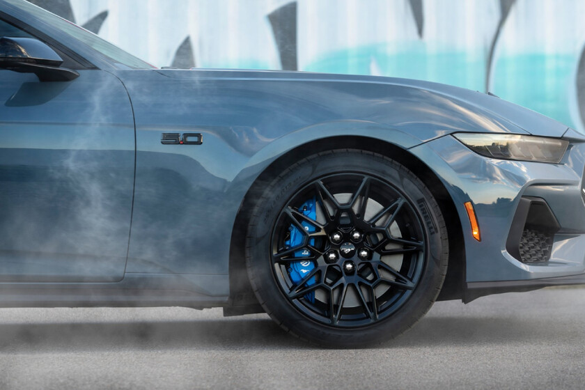 Próximo Ford Mustang conservará motor V8, será híbrido y tendrá cuatro puertas
