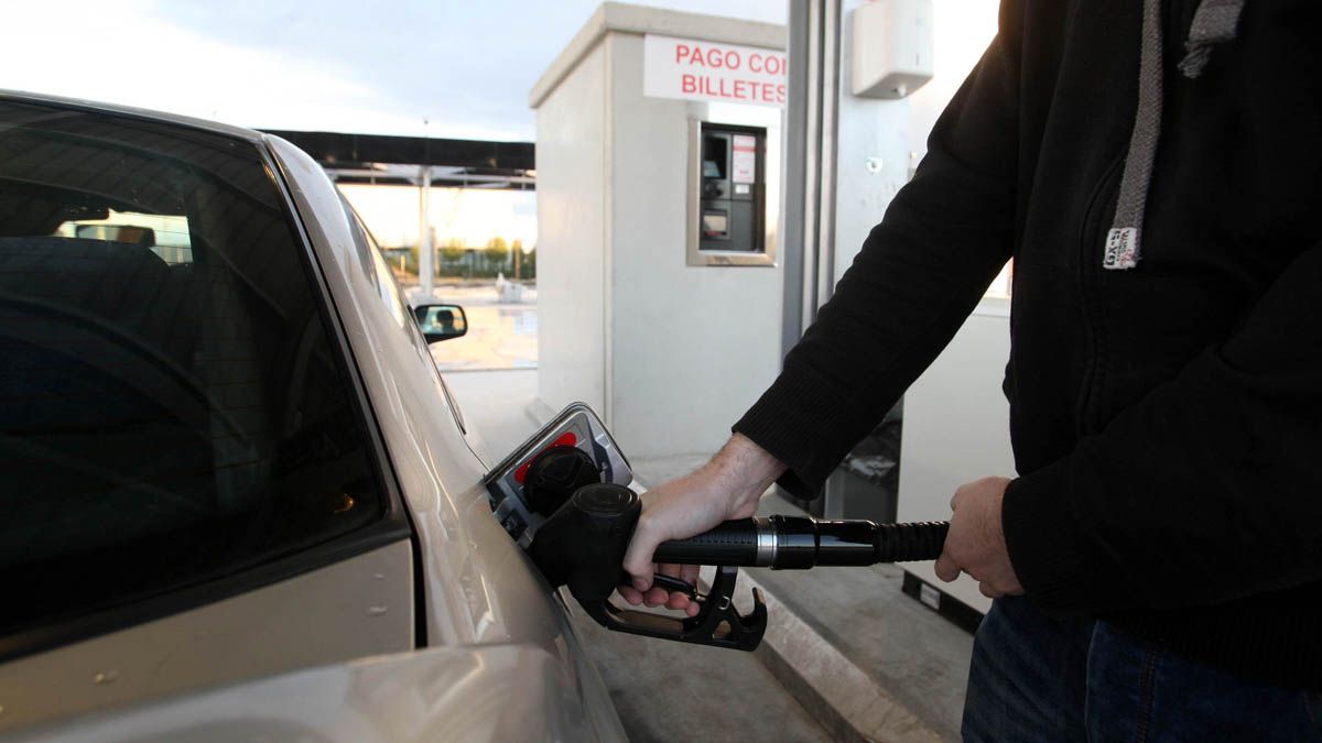 León lidera caída en consumo de carburantes en la comunidad