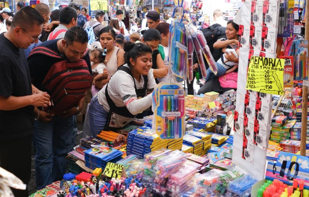 Venta de útiles chinos reduce hasta 50% ingresos del comercio formal en CDMX
