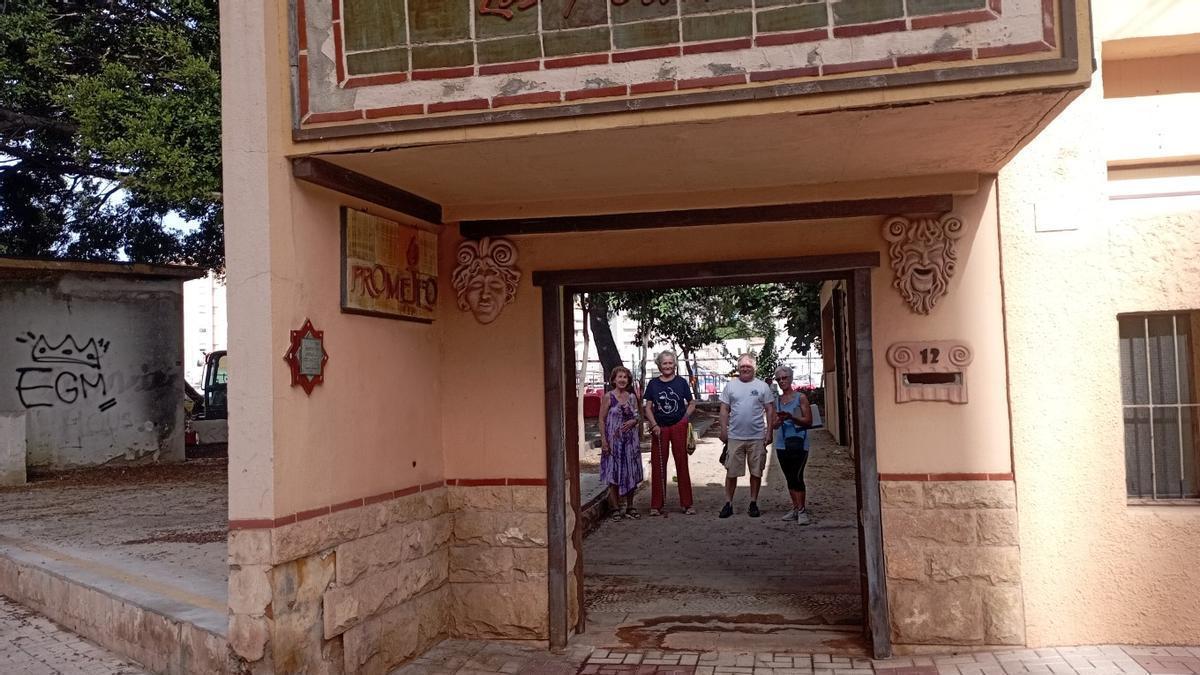 Vecinos piden demolición de ‘portal de Belén’ usado como urinario en Málaga