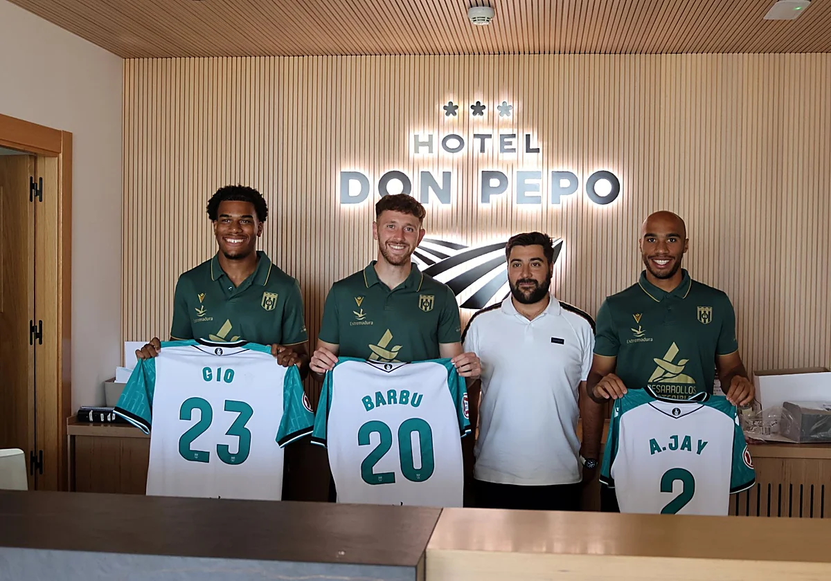 Lehno busca contratar un delantero y un central