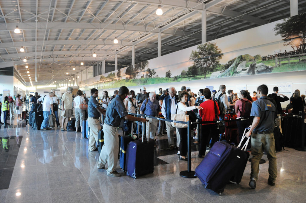 Ingreso de turistas por vía aérea crece 7% a julio de 2026