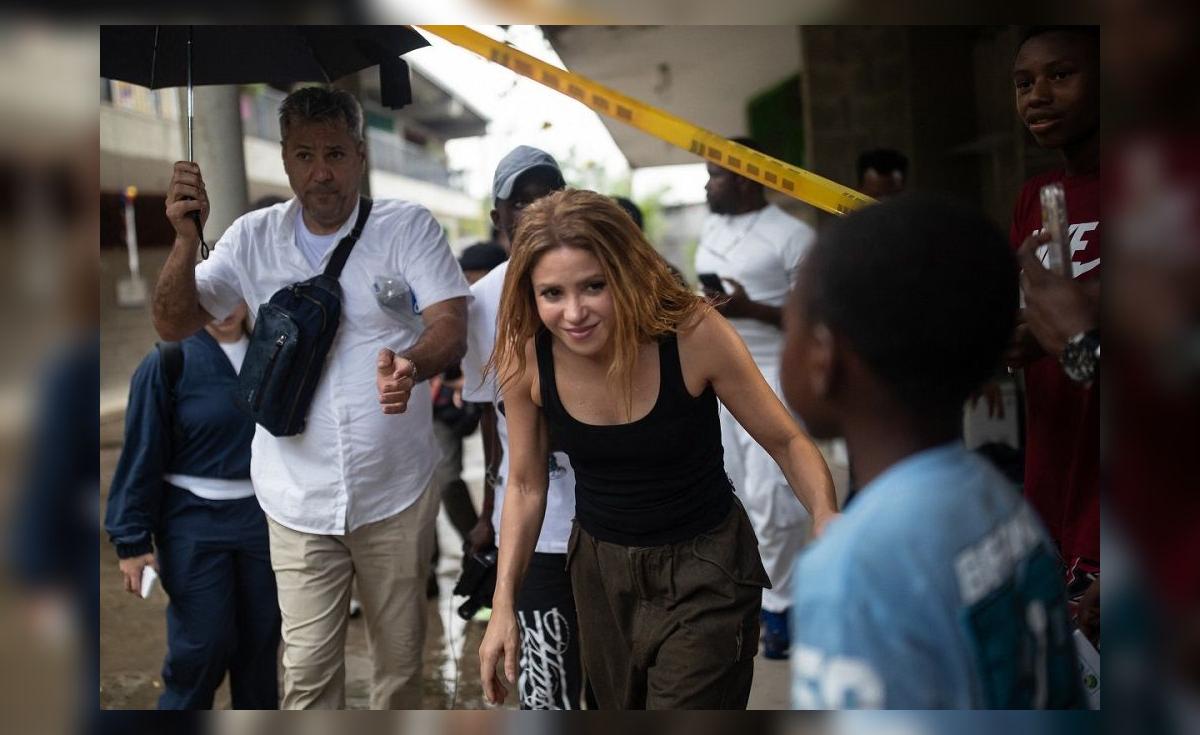 Shakira llega a Colombia y anuncia reconstrucción de escuelas en el Chocó