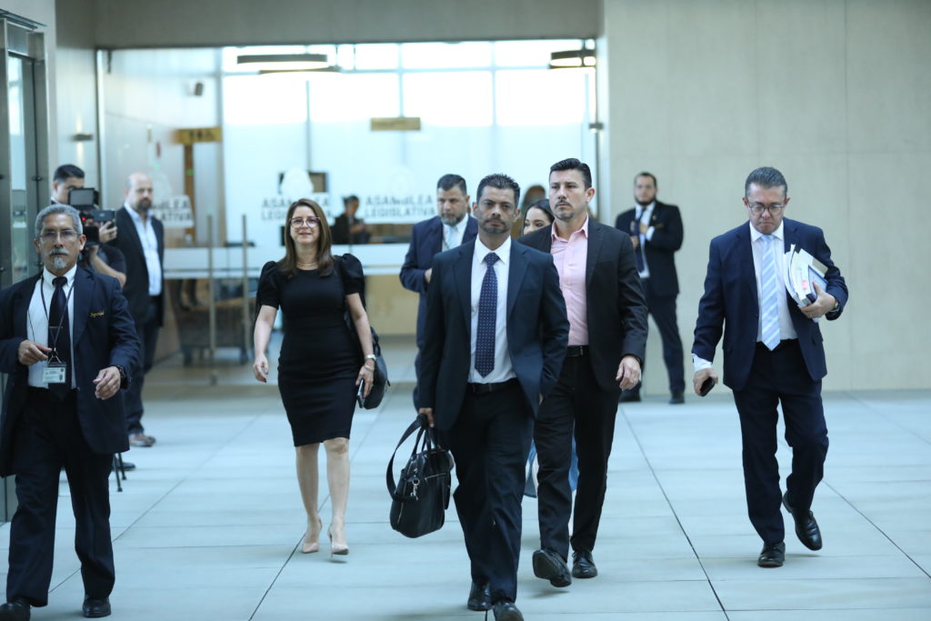 Oficialismo rechaza reconocer a Carlo Díaz por lucha contra narcotráfico