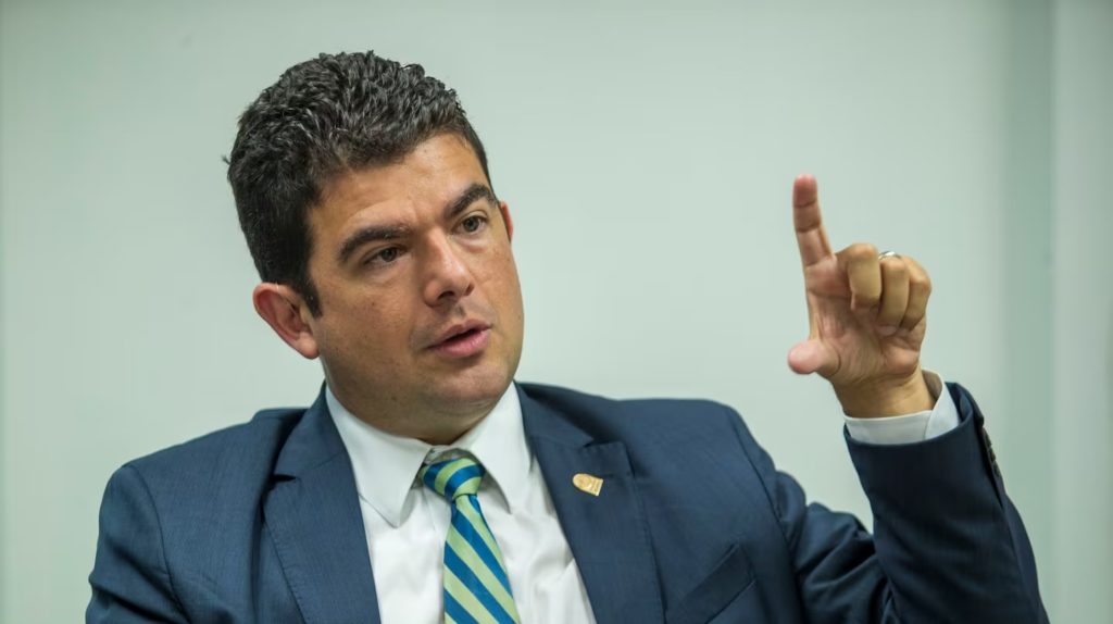 Ramos responde a insulto de Chaves sobre discusión del ROP