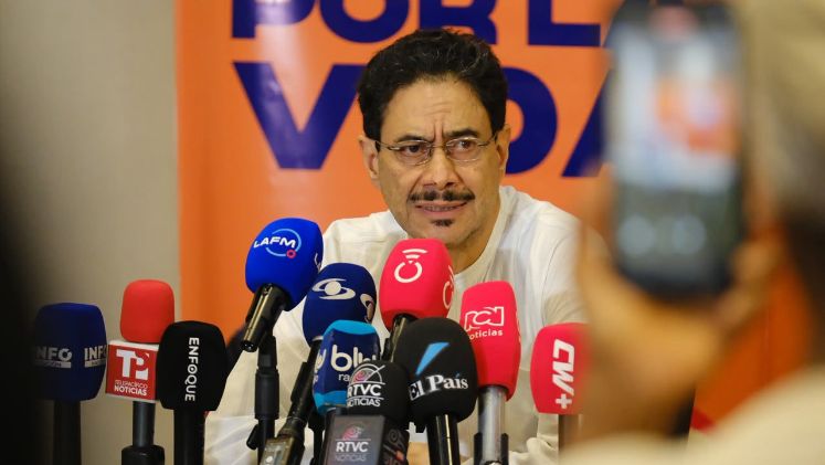 Iván Cepeda anuncia tutela contra suspensión de contenidos informativos en las emisoras de paz