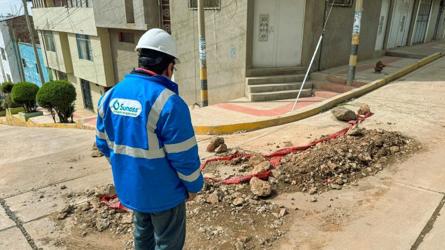 SUNASS exhorta a EmsaPuno a culminar obras pendientes en cuatro zonas de Puno