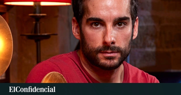 Juan Sanguino, periodista cultural: "La España de Camela es un país que dejó de avergonzarse y de reírse de su folclore"