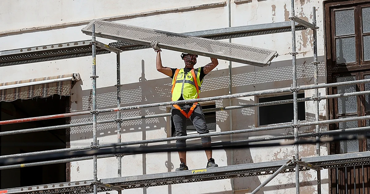 Faltan 100.000 trabajadores para construir viviendas necesarias en Andalucía