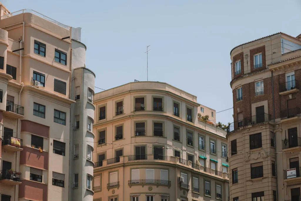 Ayuntamiento de València no paraliza 60 apartamentos turísticos en Benicalap