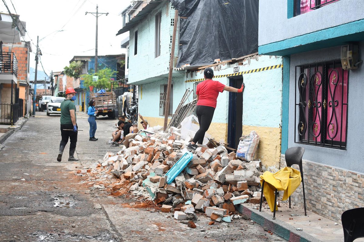 Fallecidos por terremoto en Colombia aumentan a 329