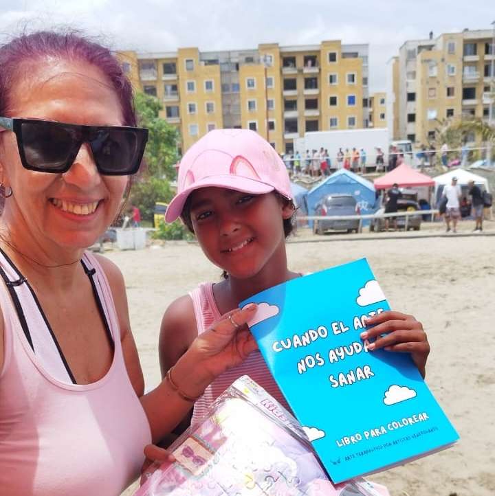 Artistas crean libro de arteterapia para colorear