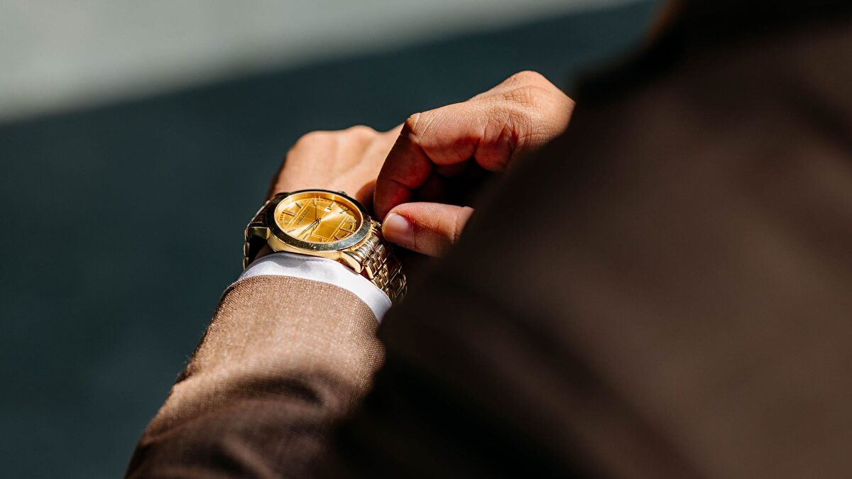 Uso correcto según la RAE de '¿Qué hora es?' y '¿Qué horas son?'