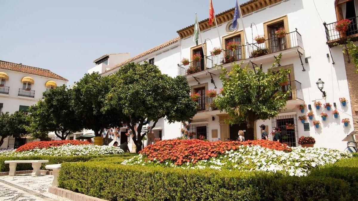 Renovación de dos pistas de tenis en complejo deportivo de San Pedro
