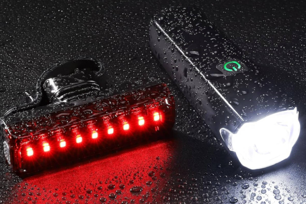 Luz para bicicleta de 1.200 lúmenes con piloto trasero en oferta