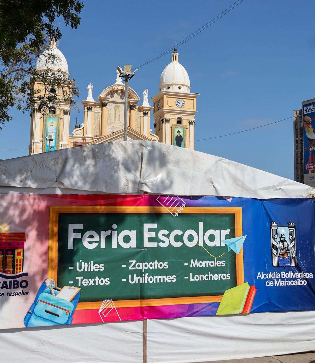 Feria Escolar abre en la plazoleta de la Basílica en Maracaibo