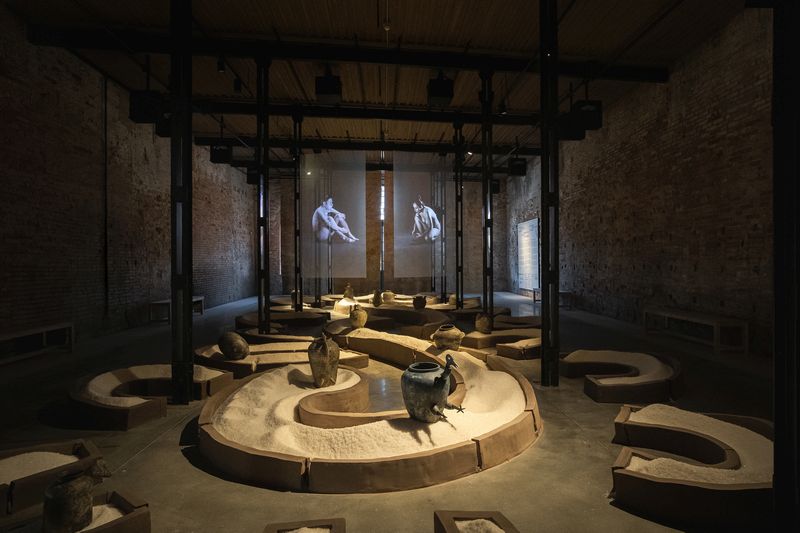 México en la Bienal de Venecia: el cuerpo y la ancestralidad en la obra de Rojonegro