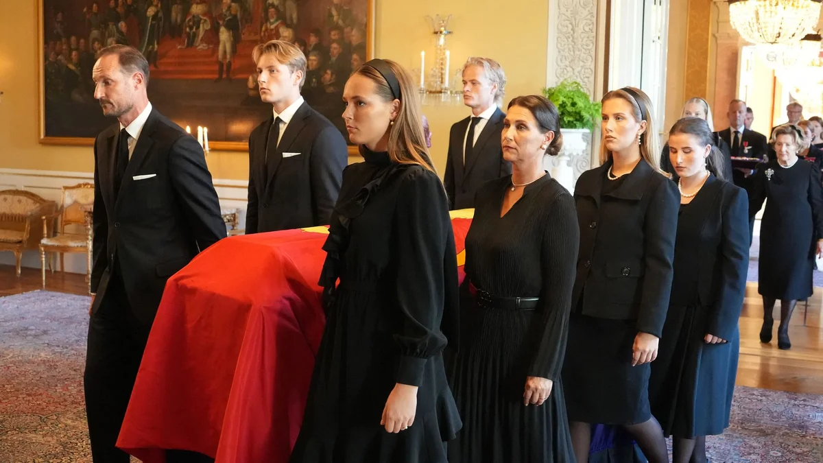 Familia Real de Noruega despide a Harald V