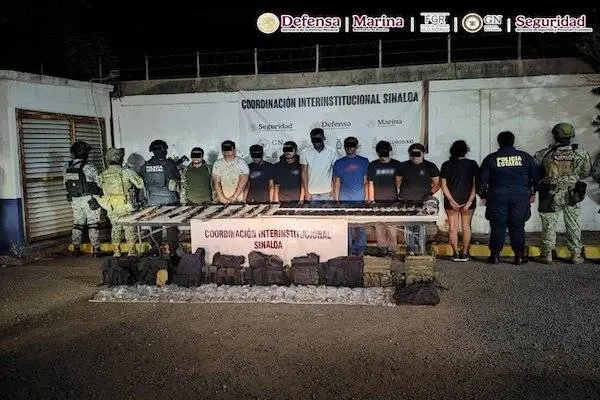 Detienen en Sinaloa a nueve presuntos miembros del crimen