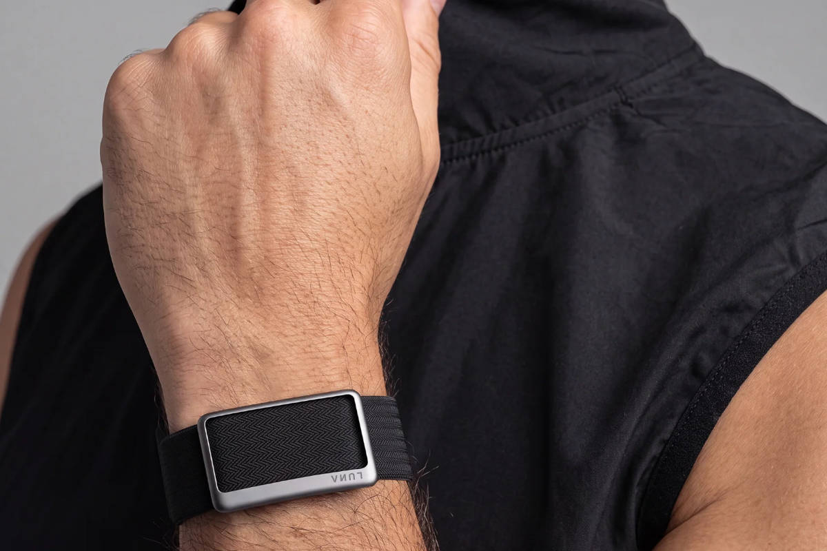 Luna Band, pulsera sin pantalla, compite con Fitbit Air