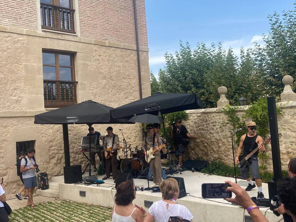 Oslo Ovnies presenta concierto de rock en Casa de las Cadenas en Ebrovisión