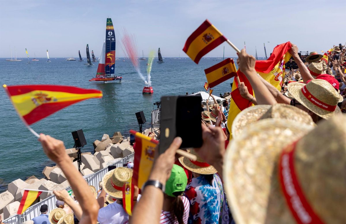 Los Gallos SailGP Team lideran primer día de carreras en Valencia